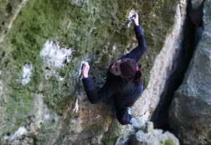 Sarah rockt im Frankenjura