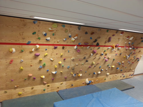 Neue Boulderanlage im Ernst-Mach-Gymnasium (München-Haar) Neue Boulderanlage im Ernst-Mach-Gymnasium (München-Haar)