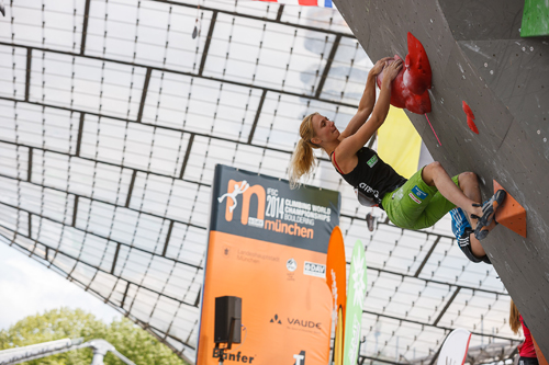 Moni am ersten Finaleboulder; Foto: Marko Kost / DAV Moni am ersten Finaleboulder; Foto: Marko Kost / DAV